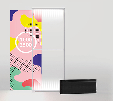 Farbige Messewand mit Tragetasche