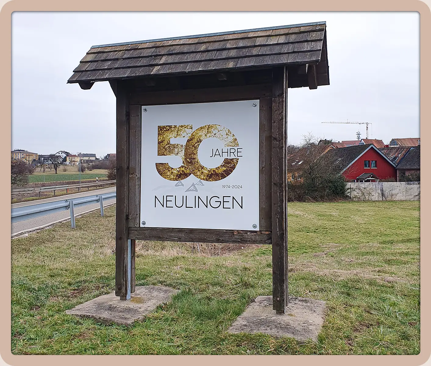 50 Jahre Neulingen Schild auf Wiese