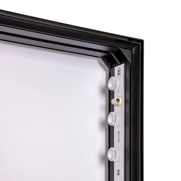 Ecke eines schwarzen Rahmens mit LED-Beleuchtung im Inneren.